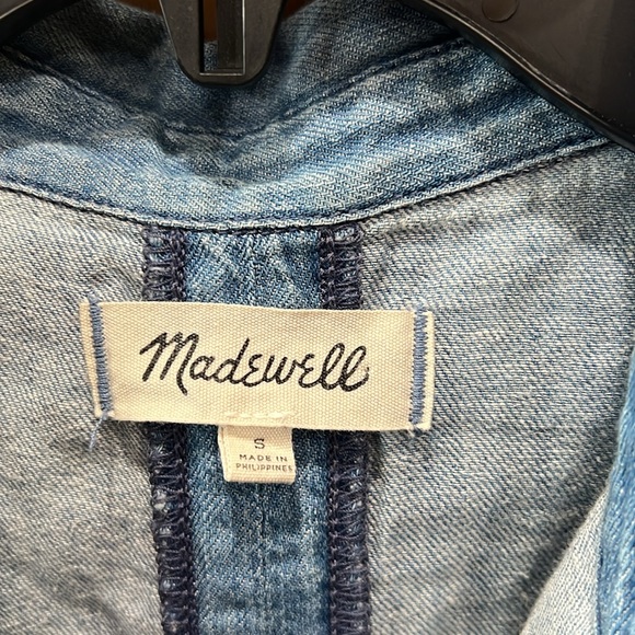 Small. Never worn. Runs large ish - Picture 2 of 3